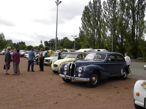 rassemblement-de-vehicules-anciens-autosmotos-a-pons-2016-07-02.jpg